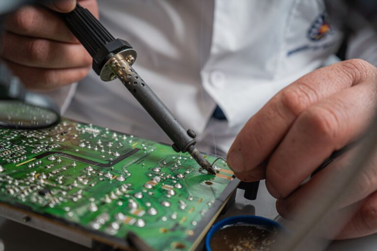 Comment devenir un expert en réparation de gadgets geek ?