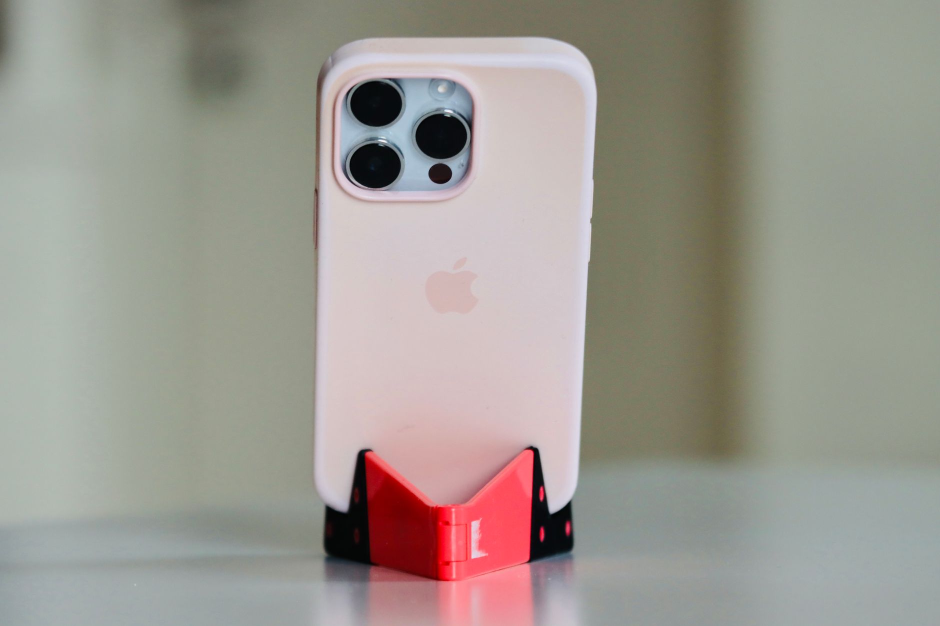 Quels sont les accessoires indispensables pour tout geek fan de smartphone ?