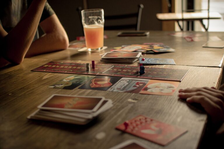 À la recherche de nouvelles aventures : pourquoi les geeks adorent-ils les soirées jeux de rôle ?