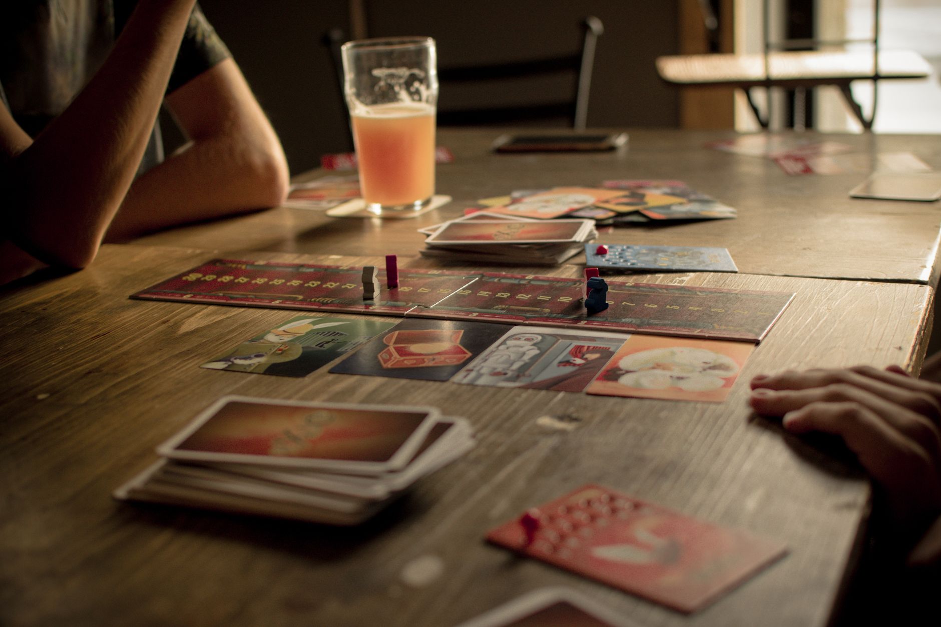 À la recherche de nouvelles aventures : pourquoi les geeks adorent-ils les soirées jeux de rôle ?