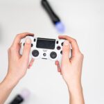 Quels sont les accessoires indispensables pour tout amateur de jeu vidéo et de culture geek ?