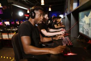Comment devenir un expert en e-sport et en compétition de jeux vidéo geek ?