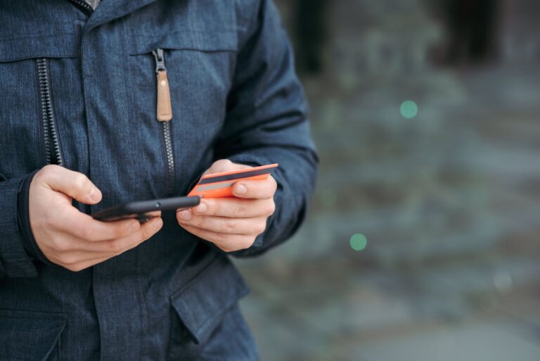 Plus de 1 900 fausses applis imitent Netflix, Roblox ou Siri sur le Play Store